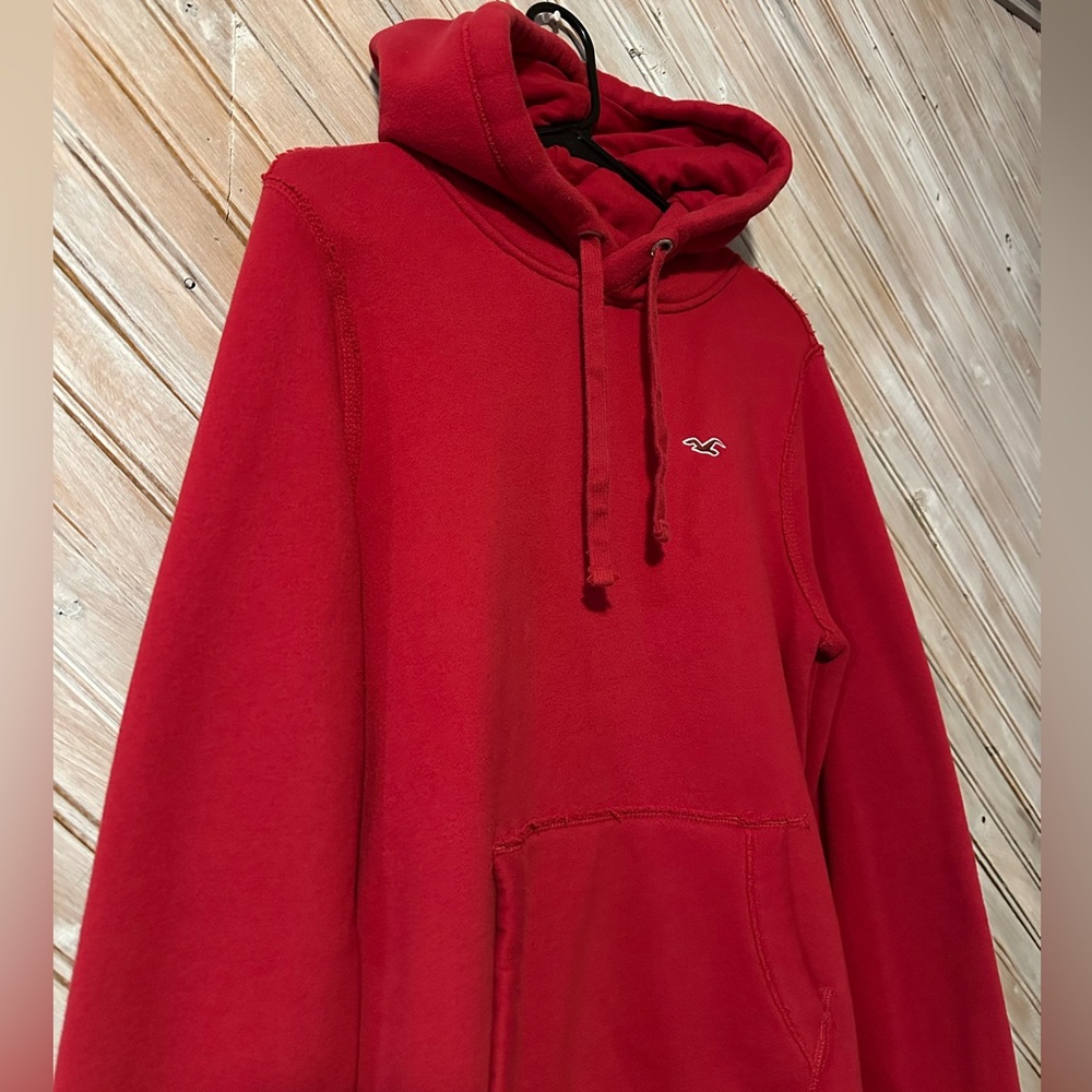 Hollister Classic Red Hoodie for Men - Picture 3 of 8